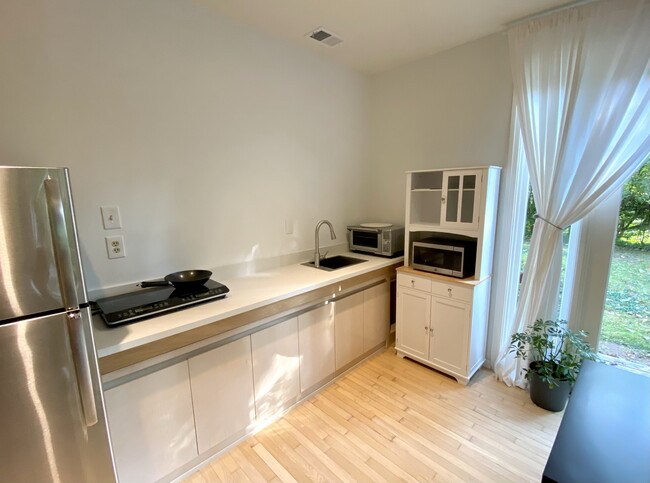 Building Photo - 2280 Tudor Dr