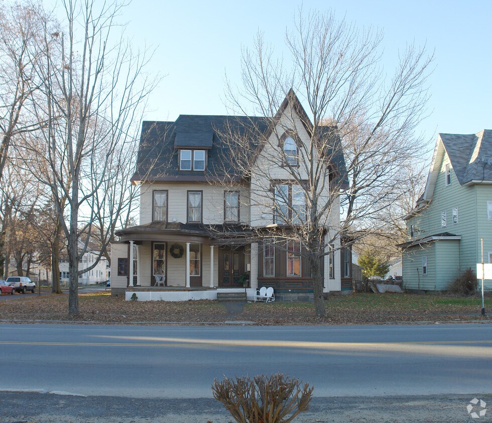 112 Third St, Waterford, NY 12188 Apartments in Waterford, NY
