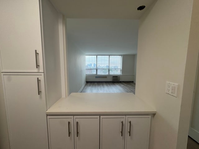 Building Photo - 70 W Burton Pl