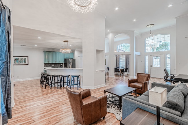 Building Photo - 4224 Las Brisas Dr