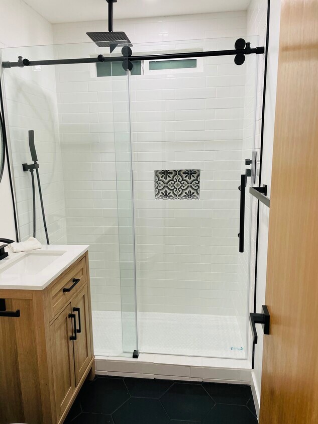 Foto principal - 3227 W 132nd St