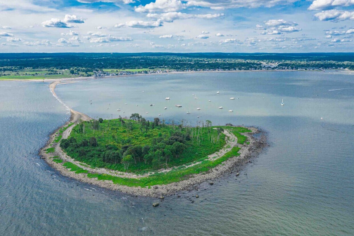 687 E Broadway, Milford, CT 06460 House Rental in Milford, CT