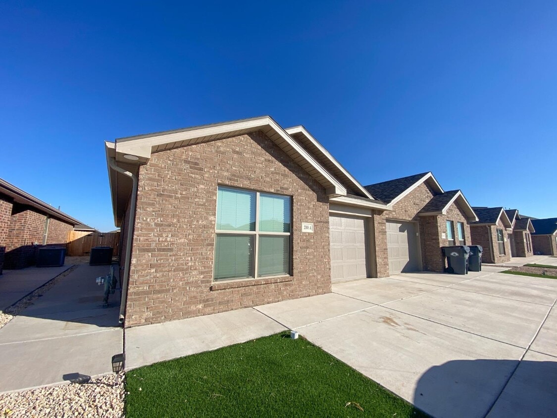 2108 N Avenue J, Lubbock, TX 79403 Townhome Rentals in Lubbock TX
