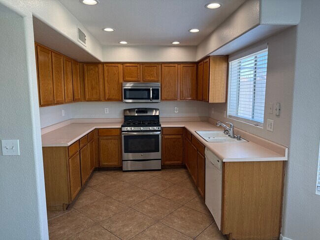 Foto del edificio - 8460 W Aster Dr
