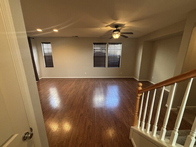 Foto del edificio - Spectacular 3 bed 2.5 bath home in Lincoln Crossing