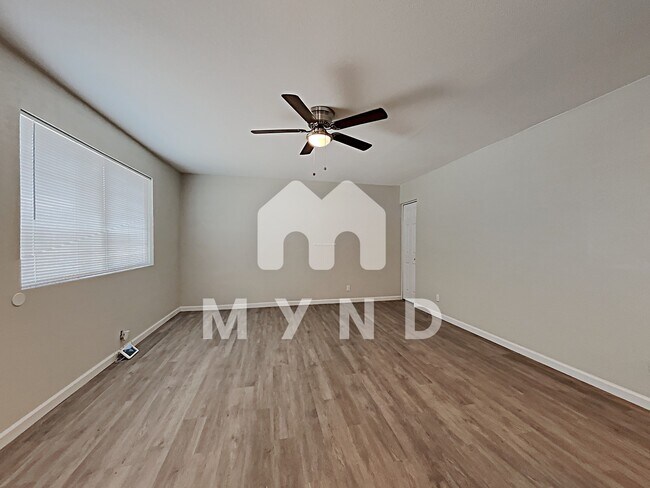 Building Photo - 1538 W Peoria Ave Unit 1