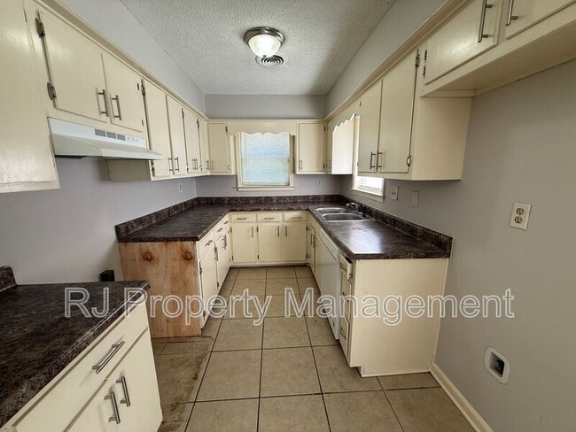 Foto del edificio - 4921 Wooddale Ave