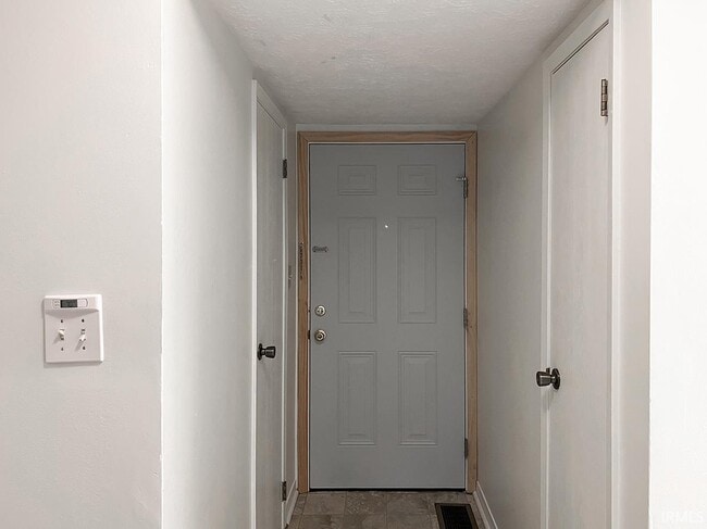 Building Photo - 513 E Graham Pl