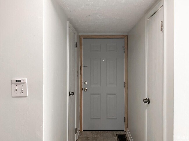 Foto del edificio - 513 E Graham Pl