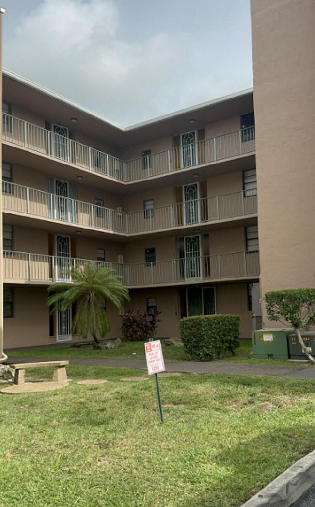Building Photo - 3100 N Pine Island Rd