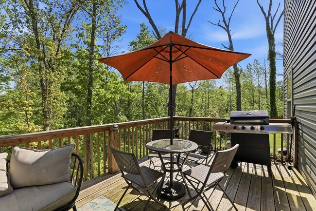 Foto del edificio - Refined Living in Hardin Valley | Modern Luxury Home with Loft & Outdoor Retreat
