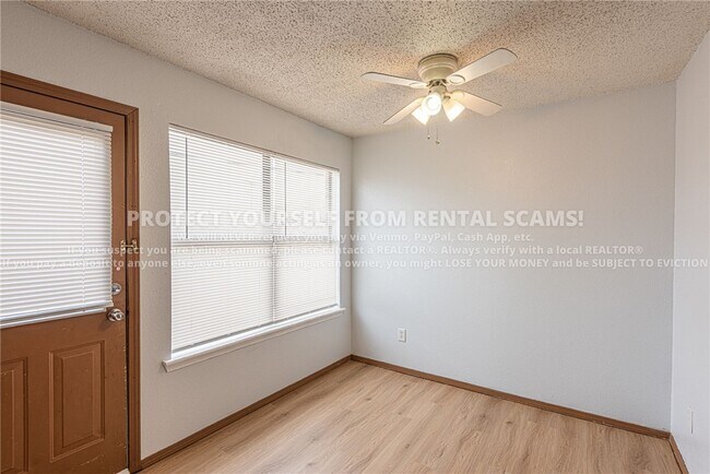 Foto del edificio - 1684 N Dawn Dr