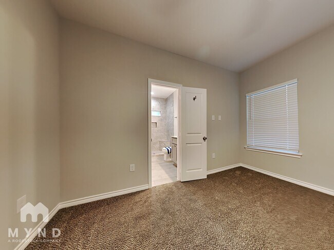 Foto del edificio - 15840 Forest Dr