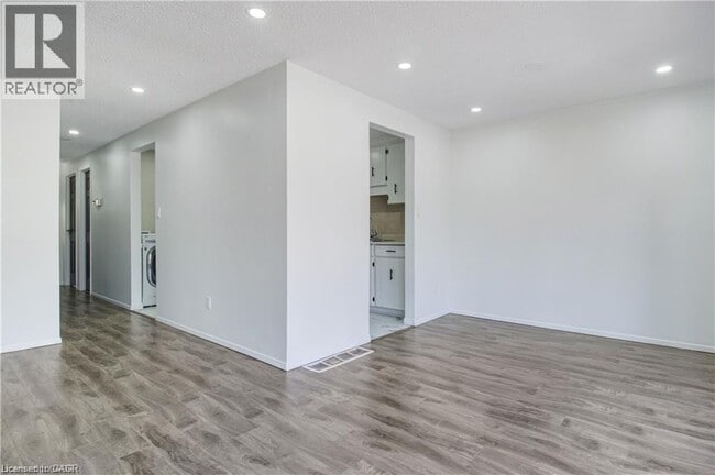 Building Photo - 24 Tara Crescent