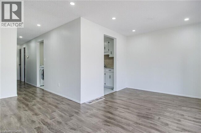 Photo du bâtiment - 24 Tara Crescent