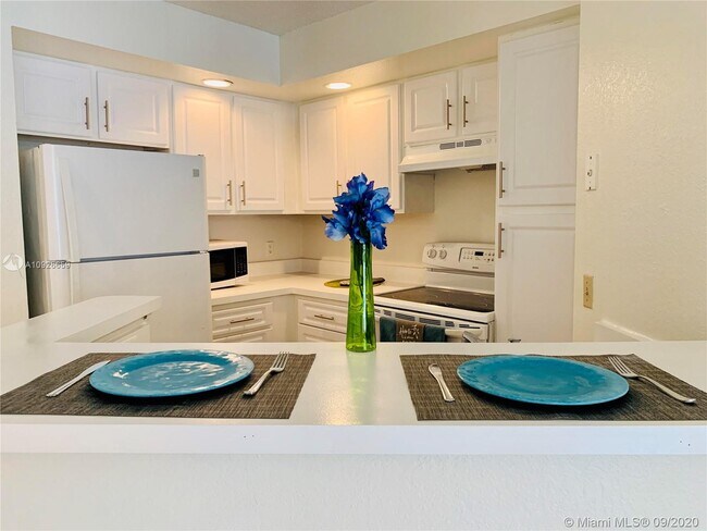 Foto del edificio - 3420 Pinewalk Dr N