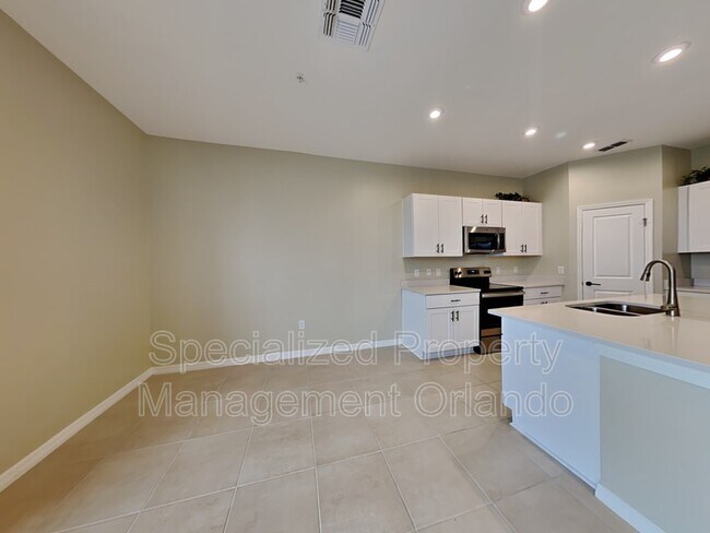 Building Photo - 10714 Silk Tree Ct