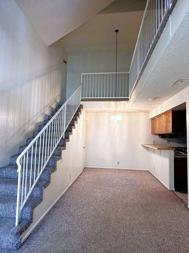 Building Photo - 728 W Phillips St