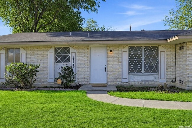 Foto del edificio - 4606 Hollyspring Dr