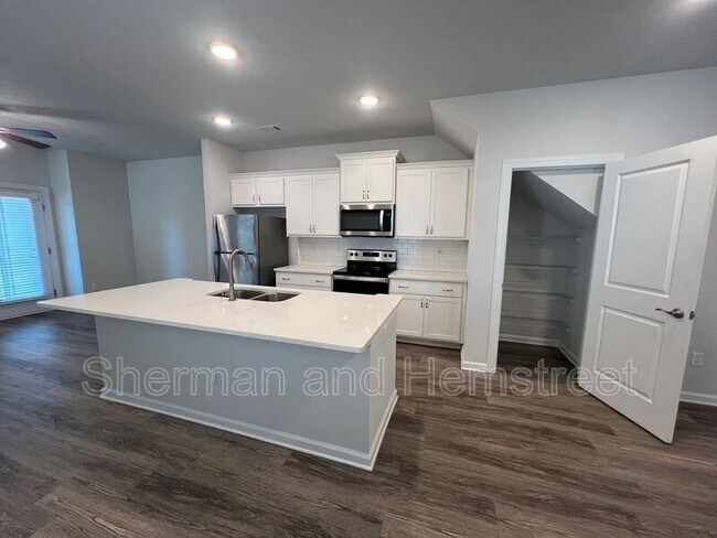 Building Photo - 2043 Lotus Dr