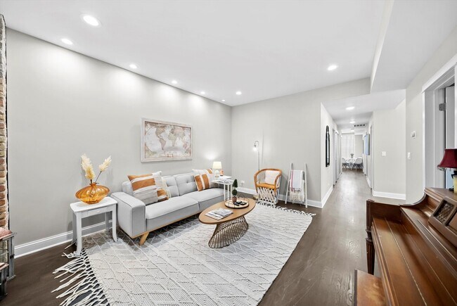 Foto del edificio - 3236 W Eastwood Ave