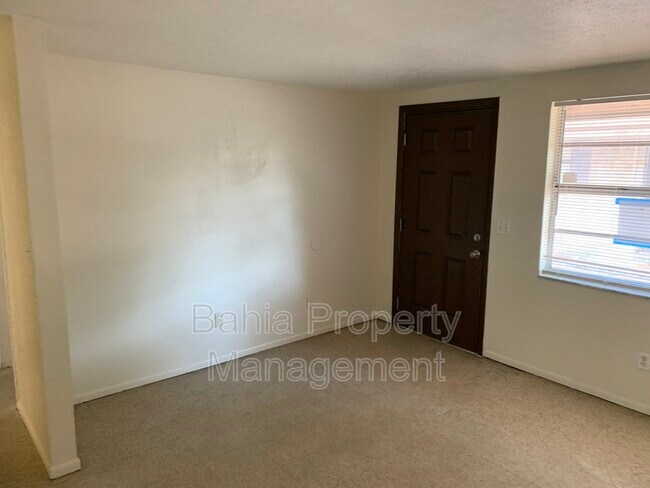 Building Photo - 8940 Temple Terrace Hwy