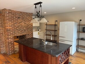 Building Photo - 607 Middle St