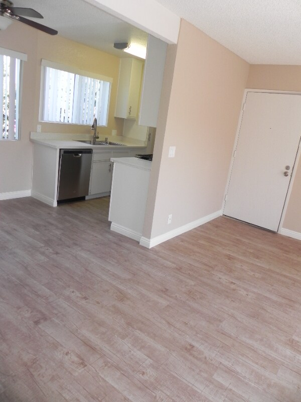 Foto del edificio - 8602 Chapman Ave