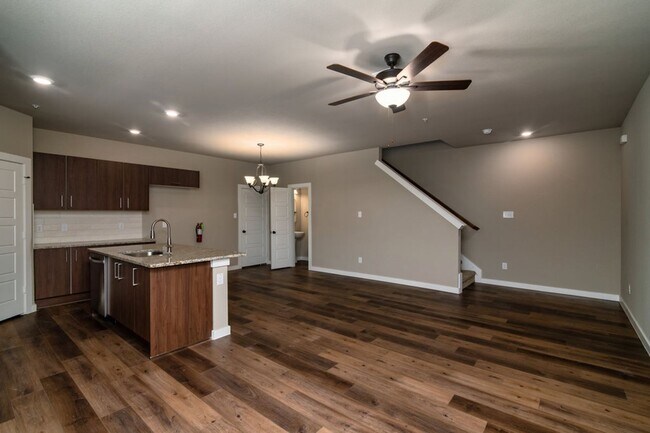 Foto del edificio - GORGEOUS 2 BEDROOM FOUR PLEX LOCATED IN MI...