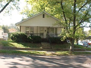 Building Photo - 202 E 15th St