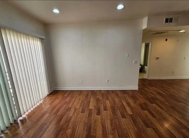 Sala de estar - 2321 W 10th St