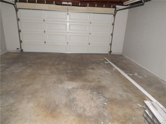 Building Photo - 2795 Temple Hills Dr