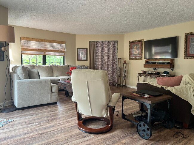 Foto del edificio - 13 Uno Lago Dr