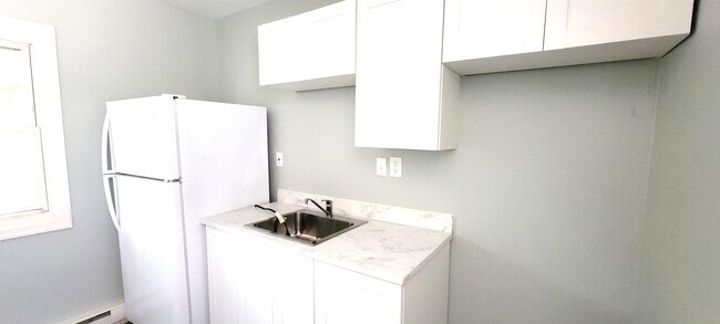 Foto del edificio - 11559 Beckford Ave