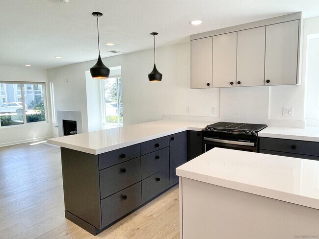 Building Photo - 6982 Carnation Dr