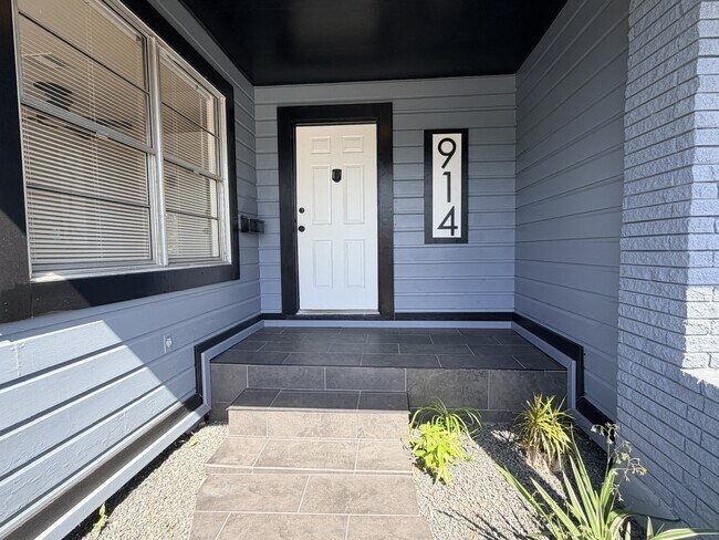 Foto del edificio - 914 Belmeade Dr