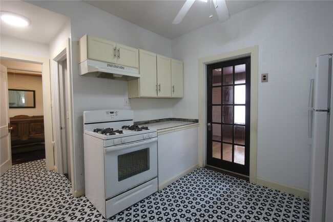 Foto del edificio - 7028 Glades Ave