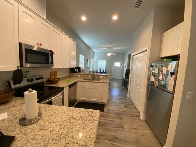 Foto del edificio - 3 BEDROOM 2 BATH HOME FALL 2026