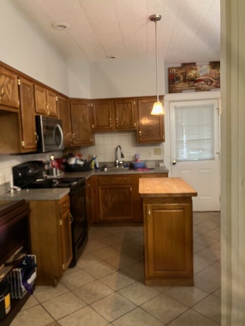 Building Photo - 423 E Broad St