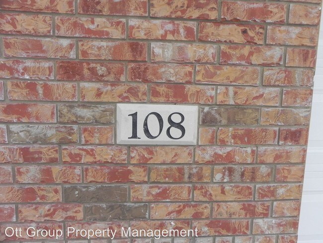 Building Photo - 108 E Truman Ave