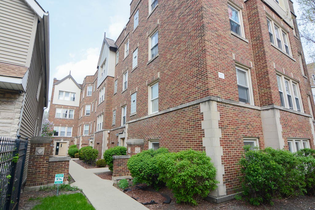 Primary Photo - 2946 N Albany Ave