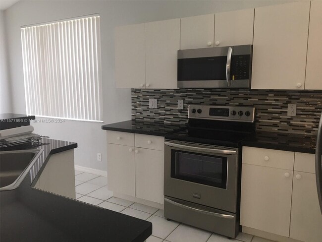 Building Photo - 807 Savannah Falls Dr