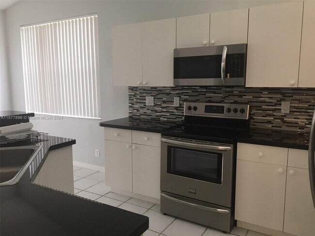 Foto del edificio - 807 Savannah Falls Dr