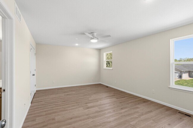 Foto del edificio - 5113-5115 Silver Mill Dr.