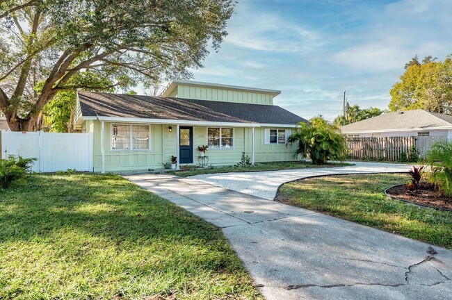 Building Photo - 2676 Martin St