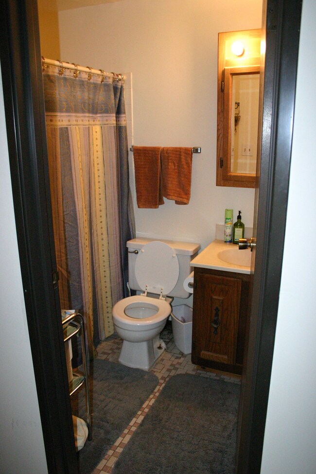 Building Photo - 371 Inland Dr