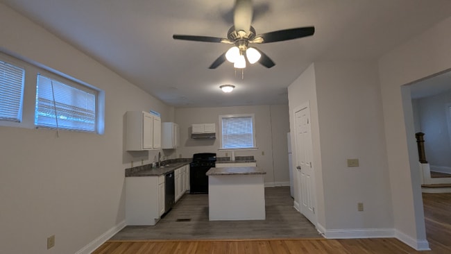 Building Photo - 615 Burr Oak St