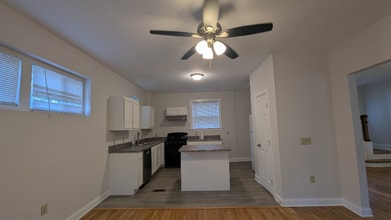 Building Photo - 615 Burr Oak St