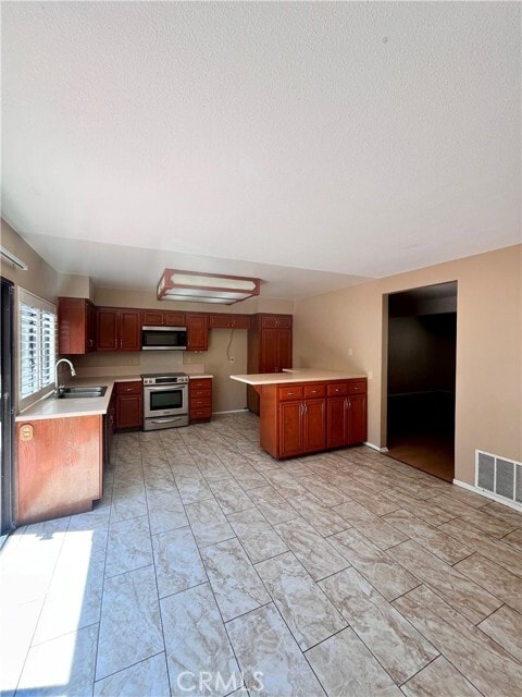 Building Photo - 745 Knollwood Ln