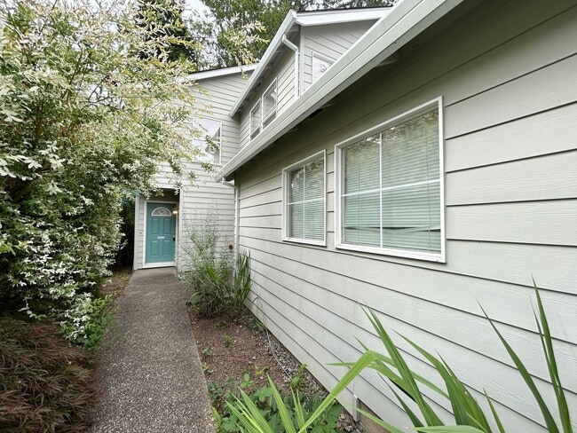 Building Photo - Spacious Home Near Washington Square